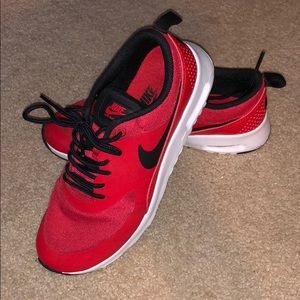Nike thea